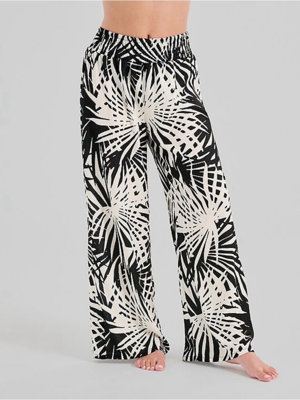 Freshwater Wide Leg Palm Print Lounge Pants- Black & White size Large